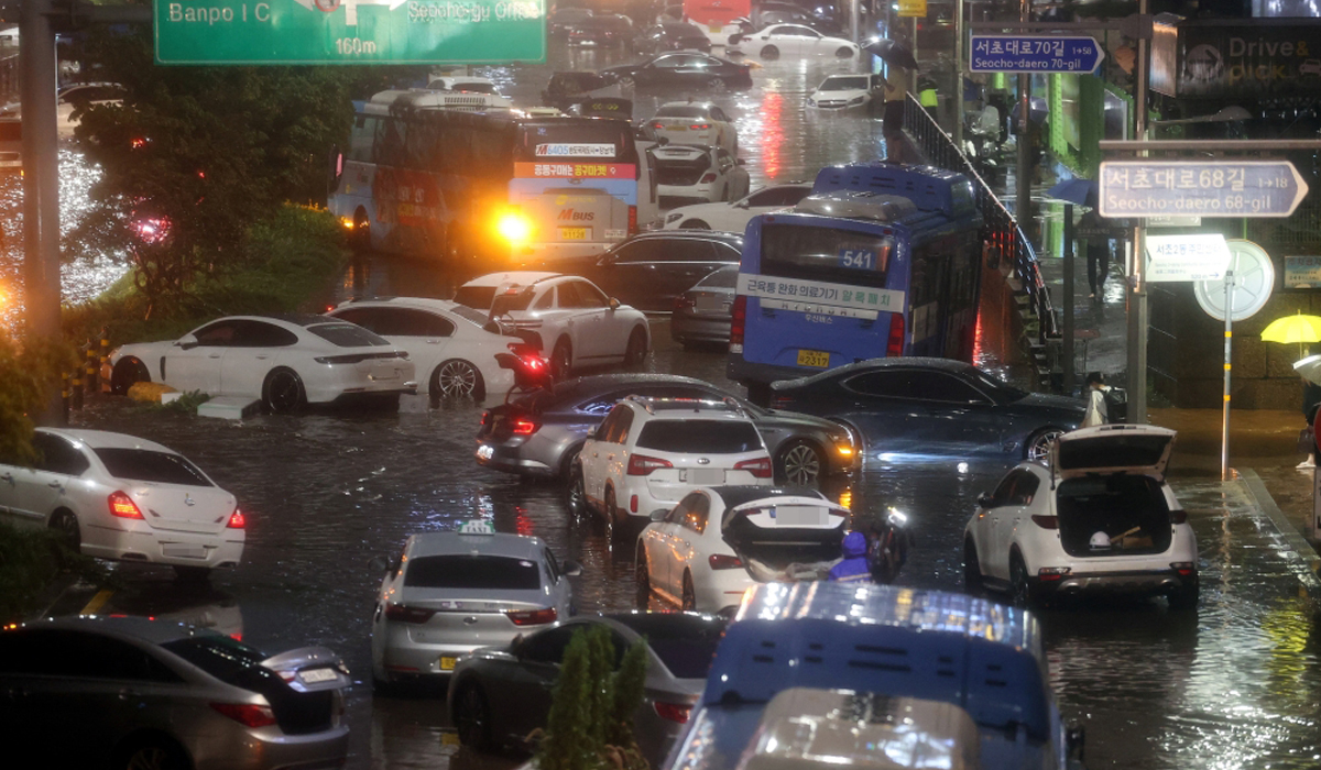 South Korea's Capital Seoul Hit By Worst Storm in 80 Years